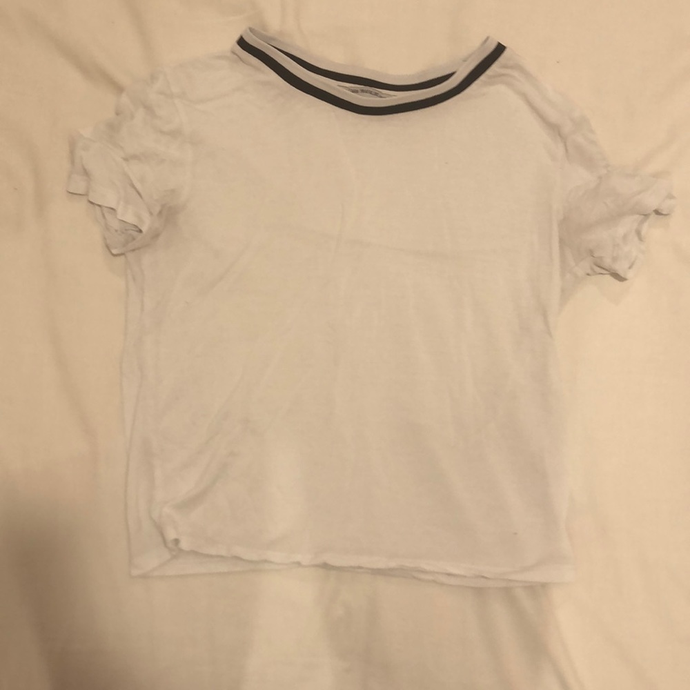 basic white cropped tee shirt